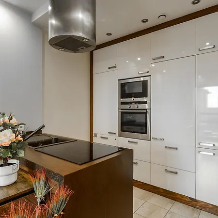 Lumina Cozy Platinum Tower 아파트 바르샤바